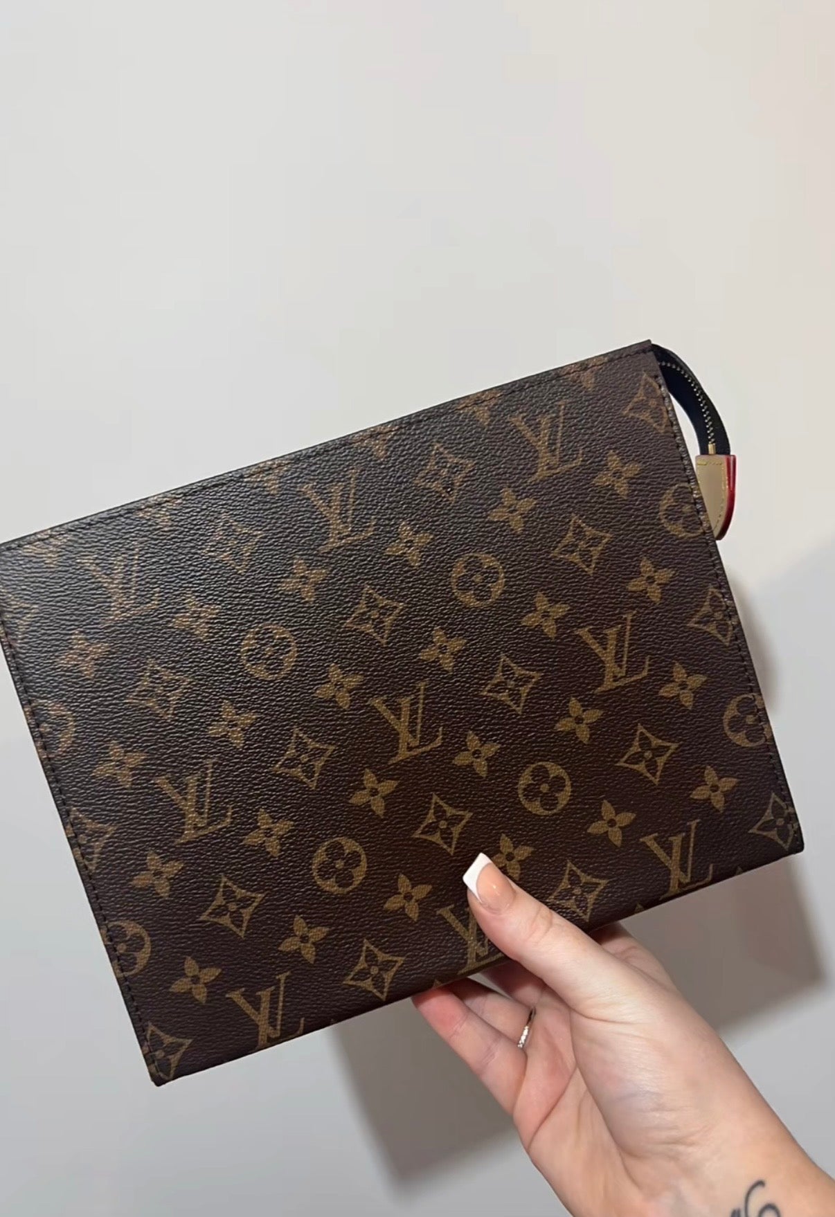 PRE ORDER: lv clutch