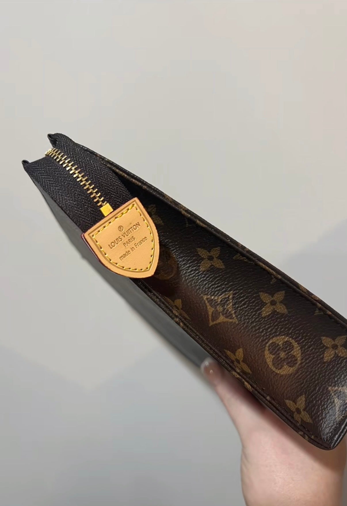 PRE ORDER: lv clutch
